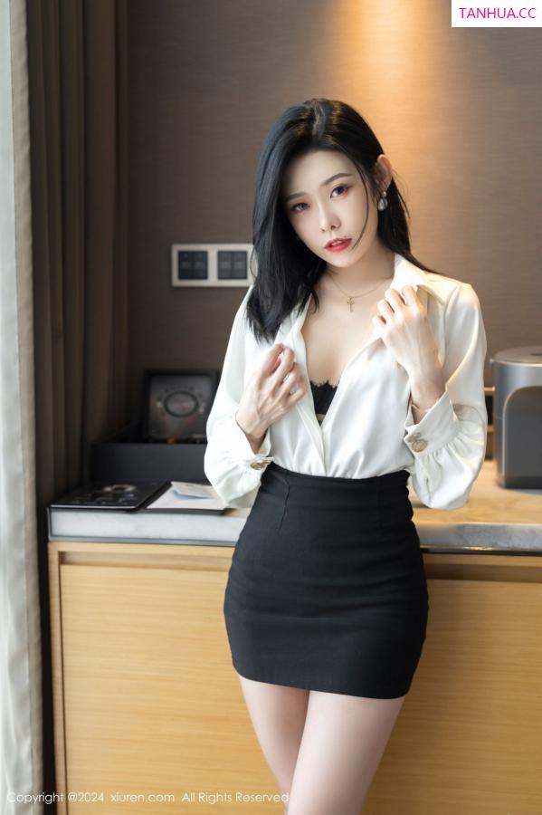 李凯诗 luvian本能 [XiuRen]高清写真图 2024.10.23 No.9329 luvian本能 黑丝美腿第3张图片